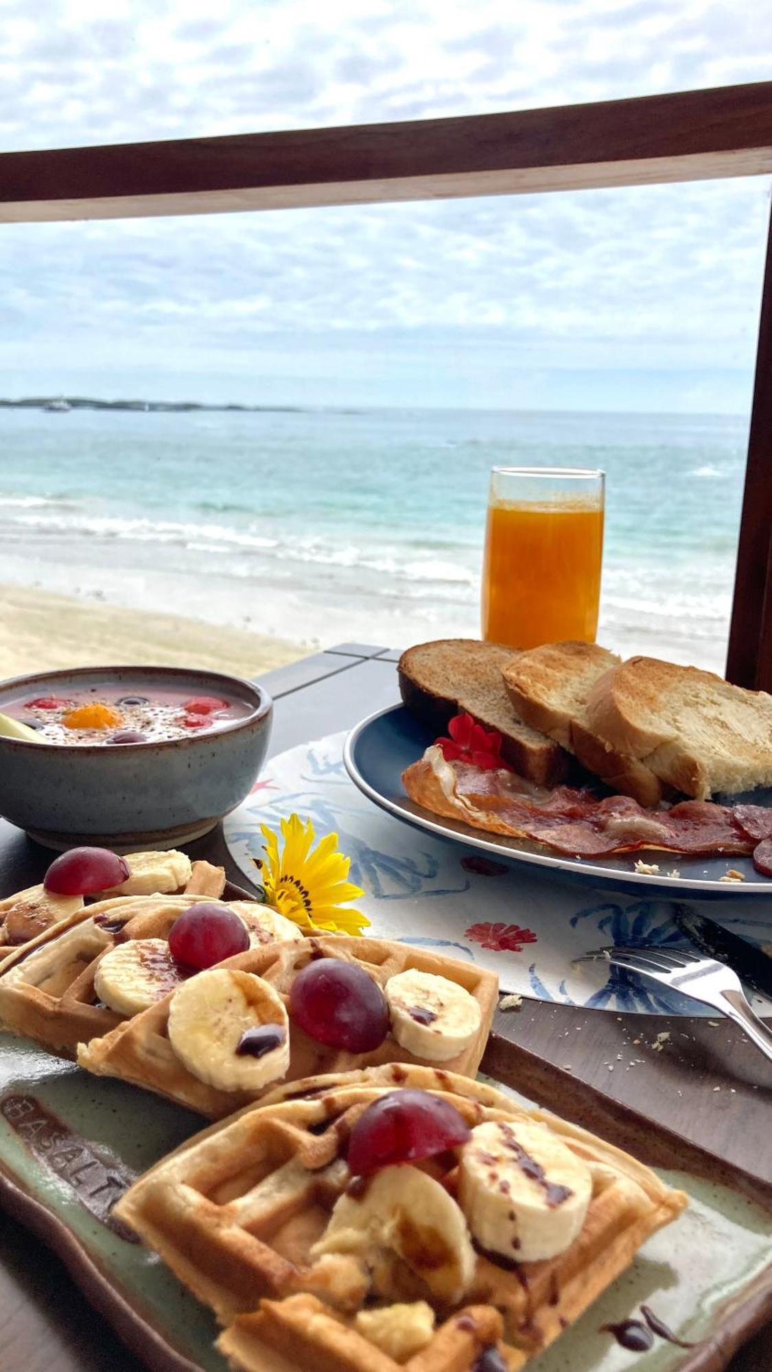 Bed and Breakfast Cormorant Beach House à Puerto Villamil Extérieur photo